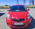 Червоний Тойота Яріс, об'ємом двигуна 1.3 л та пробігом 197 тис. км за 6100 $, фото 1 на Automoto.ua