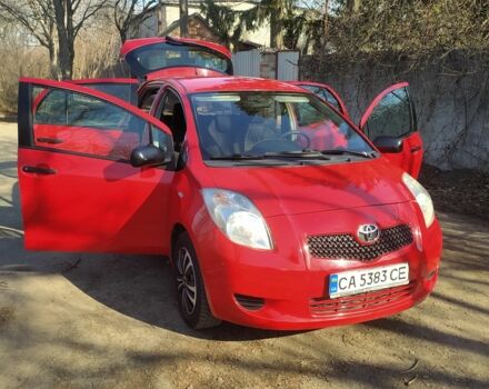 Красный Тойота Ярис, объемом двигателя 1 л и пробегом 190 тыс. км за 5200 $, фото 4 на Automoto.ua