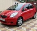 Красный Тойота Ярис, объемом двигателя 1.3 л и пробегом 142 тыс. км за 6000 $, фото 1 на Automoto.ua