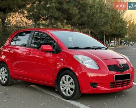 Красный Тойота Ярис, объемом двигателя 1.3 л и пробегом 140 тыс. км за 5900 $, фото 1 на Automoto.ua