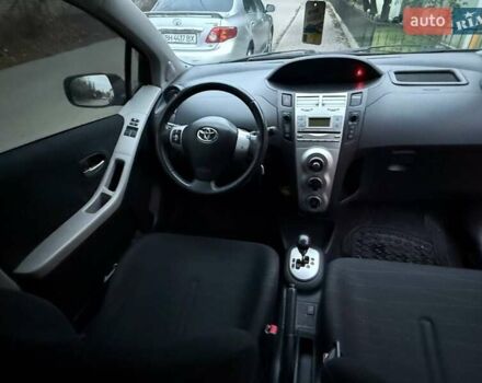 Червоний Тойота Яріс, об'ємом двигуна 1.3 л та пробігом 185 тис. км за 5300 $, фото 6 на Automoto.ua