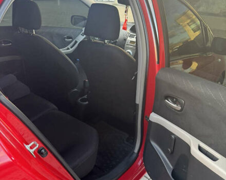 Красный Тойота Ярис, объемом двигателя 1.3 л и пробегом 121 тыс. км за 5800 $, фото 10 на Automoto.ua