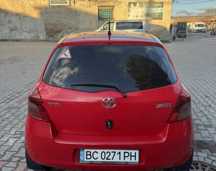 Красный Тойота Ярис, объемом двигателя 1.3 л и пробегом 121 тыс. км за 5800 $, фото 5 на Automoto.ua