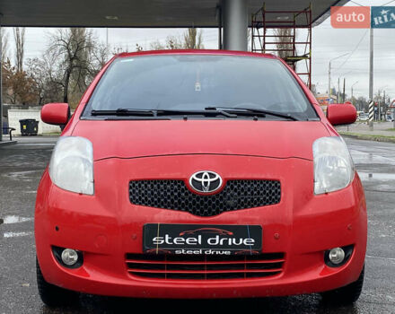 Красный Тойота Ярис, объемом двигателя 1.3 л и пробегом 138 тыс. км за 5899 $, фото 1 на Automoto.ua