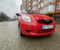 Красный Тойота Ярис, объемом двигателя 1 л и пробегом 190 тыс. км за 4400 $, фото 1 на Automoto.ua
