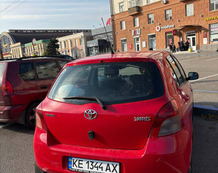 Красный Тойота Ярис, объемом двигателя 1.3 л и пробегом 95 тыс. км за 6500 $, фото 1 на Automoto.ua