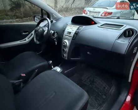 Червоний Тойота Яріс, об'ємом двигуна 1.3 л та пробігом 185 тис. км за 5300 $, фото 5 на Automoto.ua