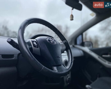 Красный Тойота Ярис, объемом двигателя 1.3 л и пробегом 138 тыс. км за 5899 $, фото 7 на Automoto.ua
