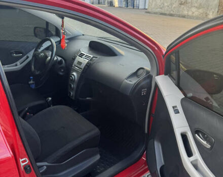 Красный Тойота Ярис, объемом двигателя 1.3 л и пробегом 121 тыс. км за 5800 $, фото 8 на Automoto.ua