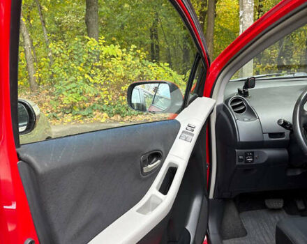 Красный Тойота Ярис, объемом двигателя 1.3 л и пробегом 95 тыс. км за 6500 $, фото 8 на Automoto.ua