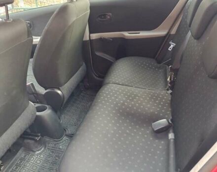 Красный Тойота Ярис, объемом двигателя 1 л и пробегом 214 тыс. км за 4700 $, фото 2 на Automoto.ua