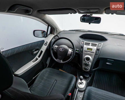 Красный Тойота Ярис, объемом двигателя 1.3 л и пробегом 186 тыс. км за 5425 $, фото 10 на Automoto.ua
