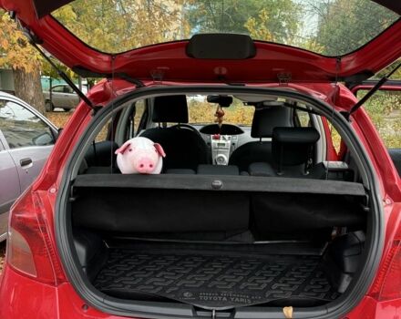 Красный Тойота Ярис, объемом двигателя 1.3 л и пробегом 95 тыс. км за 6500 $, фото 7 на Automoto.ua