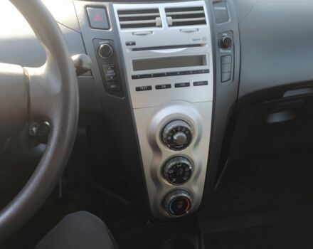 Красный Тойота Ярис, объемом двигателя 1 л и пробегом 190 тыс. км за 5200 $, фото 1 на Automoto.ua