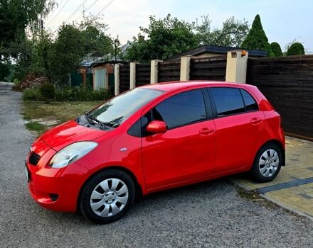 Червоний Тойота Яріс, об'ємом двигуна 1.3 л та пробігом 161 тис. км за 4750 $, фото 3 на Automoto.ua