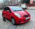 Червоний Тойота Яріс, об'ємом двигуна 1.3 л та пробігом 185 тис. км за 5300 $, фото 1 на Automoto.ua