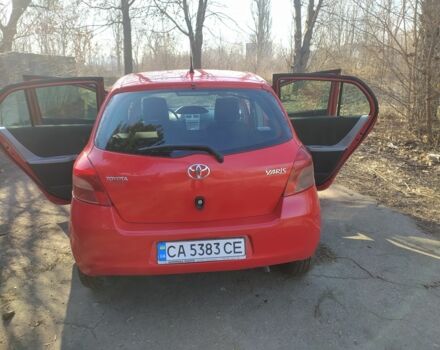 Красный Тойота Ярис, объемом двигателя 1 л и пробегом 190 тыс. км за 5200 $, фото 3 на Automoto.ua