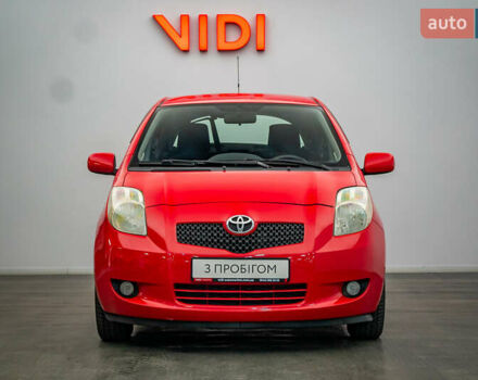 Красный Тойота Ярис, объемом двигателя 1.3 л и пробегом 186 тыс. км за 5425 $, фото 4 на Automoto.ua