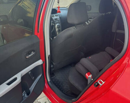 Красный Тойота Ярис, объемом двигателя 1.3 л и пробегом 121 тыс. км за 5800 $, фото 11 на Automoto.ua