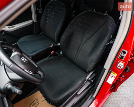 Красный Тойота Ярис, объемом двигателя 1.3 л и пробегом 186 тыс. км за 5425 $, фото 8 на Automoto.ua