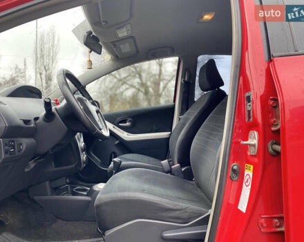 Красный Тойота Ярис, объемом двигателя 1.3 л и пробегом 138 тыс. км за 5899 $, фото 6 на Automoto.ua