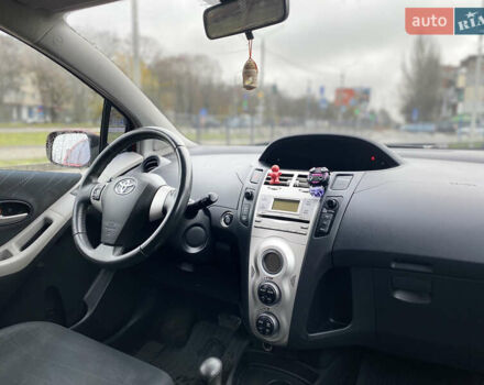 Красный Тойота Ярис, объемом двигателя 1.3 л и пробегом 138 тыс. км за 5899 $, фото 9 на Automoto.ua