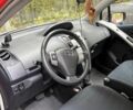 Красный Тойота Ярис, объемом двигателя 1.3 л и пробегом 95 тыс. км за 6500 $, фото 4 на Automoto.ua