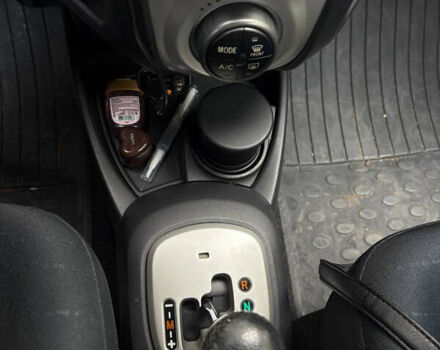 Красный Тойота Ярис, объемом двигателя 1.3 л и пробегом 95 тыс. км за 6500 $, фото 7 на Automoto.ua