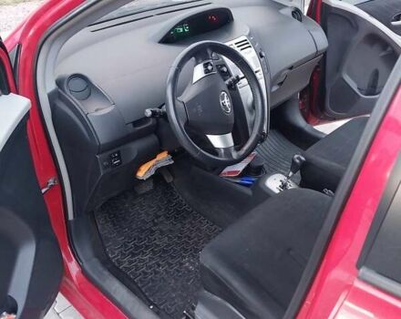 Красный Тойота Ярис, объемом двигателя 1.3 л и пробегом 175 тыс. км за 5500 $, фото 12 на Automoto.ua