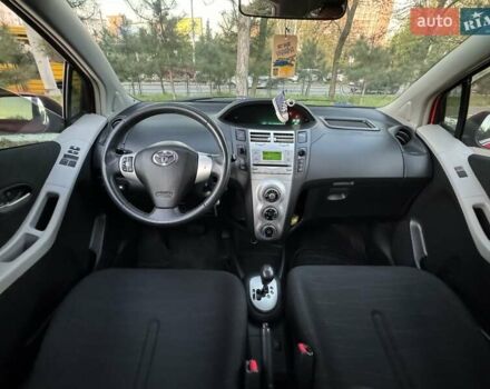 Красный Тойота Ярис, объемом двигателя 1.3 л и пробегом 140 тыс. км за 5900 $, фото 15 на Automoto.ua