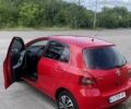 Красный Тойота Ярис, объемом двигателя 1.3 л и пробегом 223 тыс. км за 5300 $, фото 2 на Automoto.ua
