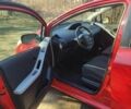 Красный Тойота Ярис, объемом двигателя 1 л и пробегом 190 тыс. км за 5200 $, фото 6 на Automoto.ua