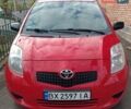 Красный Тойота Ярис, объемом двигателя 1 л и пробегом 214 тыс. км за 4700 $, фото 1 на Automoto.ua