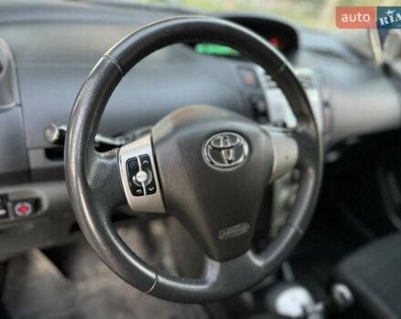 Красный Тойота Ярис, объемом двигателя 1.3 л и пробегом 140 тыс. км за 5900 $, фото 17 на Automoto.ua