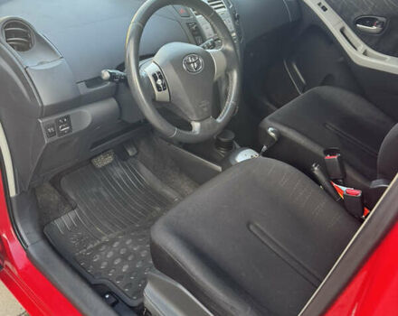 Красный Тойота Ярис, объемом двигателя 1.3 л и пробегом 121 тыс. км за 5800 $, фото 9 на Automoto.ua