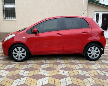 Красный Тойота Ярис, объемом двигателя 1.3 л и пробегом 142 тыс. км за 6000 $, фото 1 на Automoto.ua