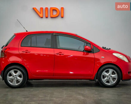 Красный Тойота Ярис, объемом двигателя 1.3 л и пробегом 186 тыс. км за 5425 $, фото 3 на Automoto.ua