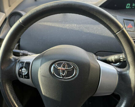 Красный Тойота Ярис, объемом двигателя 1.3 л и пробегом 158 тыс. км за 5200 $, фото 7 на Automoto.ua