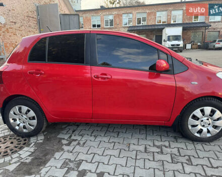 Красный Тойота Ярис, объемом двигателя 1.3 л и пробегом 121 тыс. км за 5800 $, фото 3 на Automoto.ua
