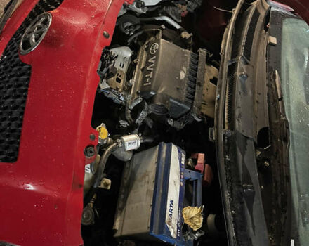 Красный Тойота Ярис, объемом двигателя 1.3 л и пробегом 200 тыс. км за 2400 $, фото 5 на Automoto.ua