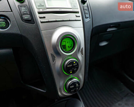 Красный Тойота Ярис, объемом двигателя 1.3 л и пробегом 186 тыс. км за 5425 $, фото 14 на Automoto.ua