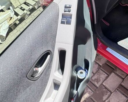 Красный Тойота Ярис, объемом двигателя 0 л и пробегом 95 тыс. км за 5700 $, фото 3 на Automoto.ua