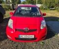 Червоний Тойота Яріс, об'ємом двигуна 1.33 л та пробігом 219 тис. км за 4700 $, фото 1 на Automoto.ua