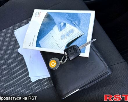 Красный Тойота Ярис, объемом двигателя 1 л и пробегом 117 тыс. км за 5750 $, фото 4 на Automoto.ua