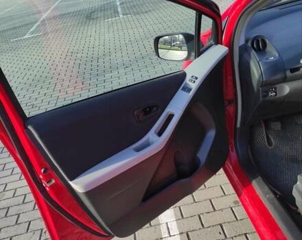 Красный Тойота Ярис, объемом двигателя 1 л и пробегом 43 тыс. км за 4800 $, фото 10 на Automoto.ua