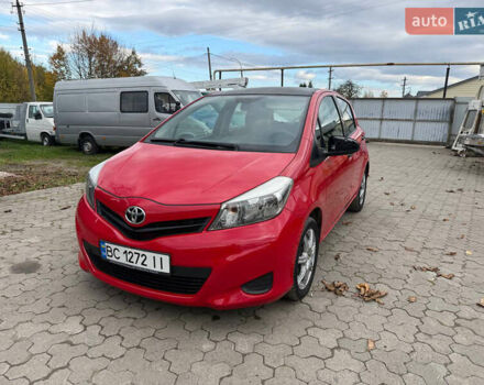 Червоний Тойота Яріс, об'ємом двигуна 1.36 л та пробігом 127 тис. км за 6300 $, фото 1 на Automoto.ua