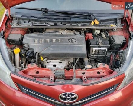 Красный Тойота Ярис, объемом двигателя 1.3 л и пробегом 177 тыс. км за 7600 $, фото 10 на Automoto.ua