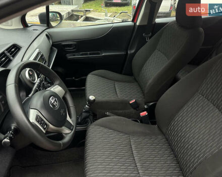 Червоний Тойота Яріс, об'ємом двигуна 1.36 л та пробігом 127 тис. км за 5950 $, фото 11 на Automoto.ua