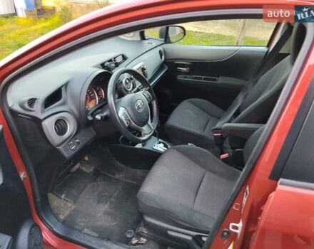 Красный Тойота Ярис, объемом двигателя 1.3 л и пробегом 177 тыс. км за 7600 $, фото 6 на Automoto.ua