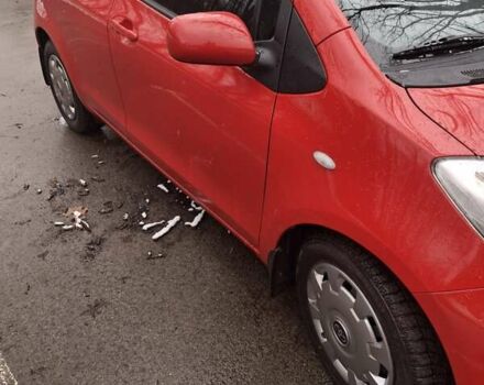 Червоний Тойота Яріс, об'ємом двигуна 1.33 л та пробігом 84 тис. км за 7800 $, фото 2 на Automoto.ua